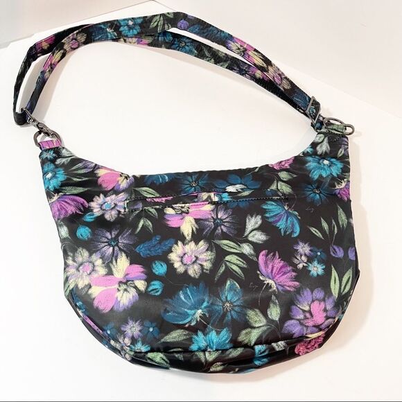 Quilted Floral lug Hippy Crossbody with tandem zip SE RFID Wallet - Picture 2 of 10